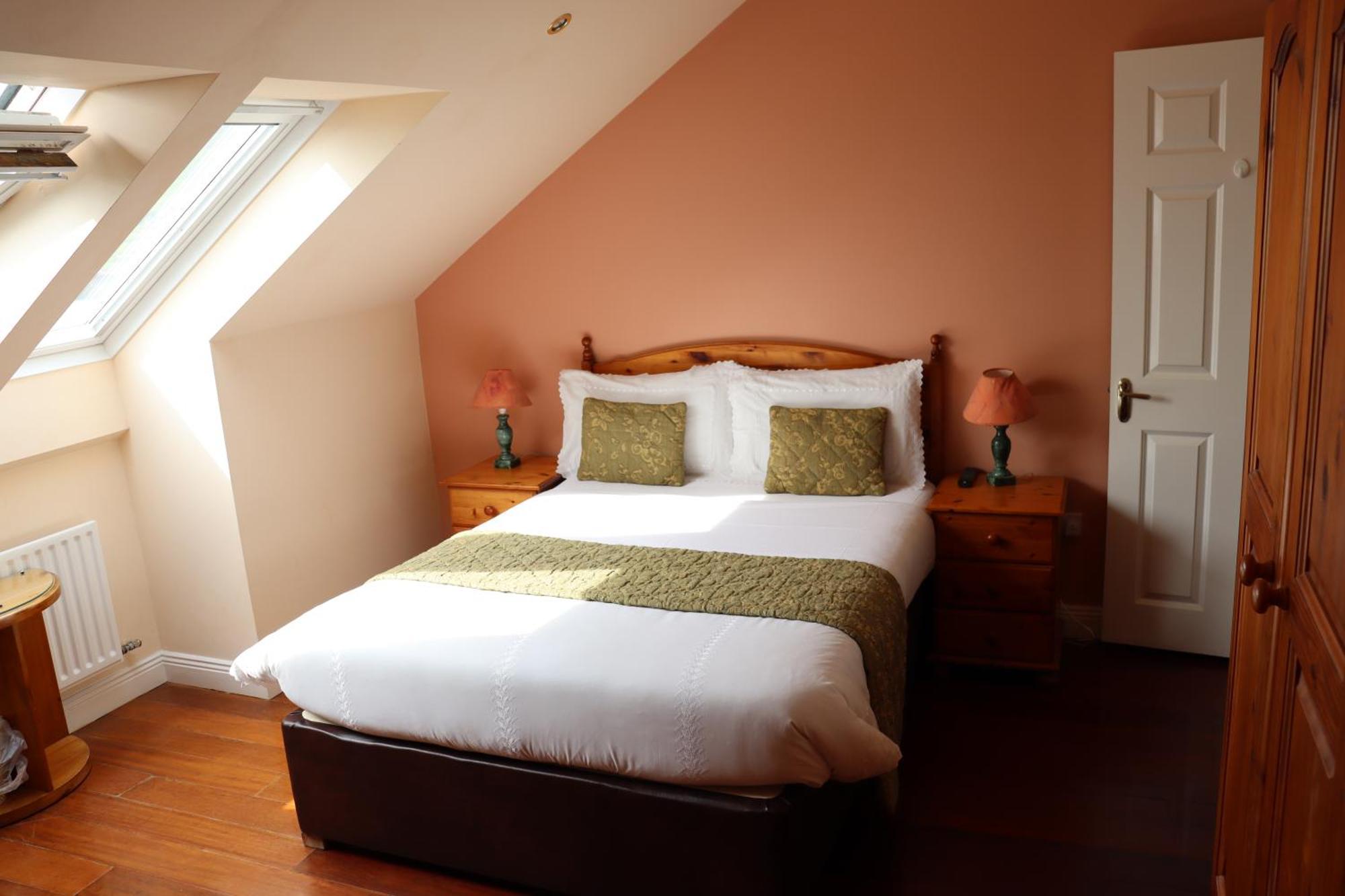 The Old Pier Guest Accommodation, Bed Only, No Breakfast Ballydavid Exterior foto