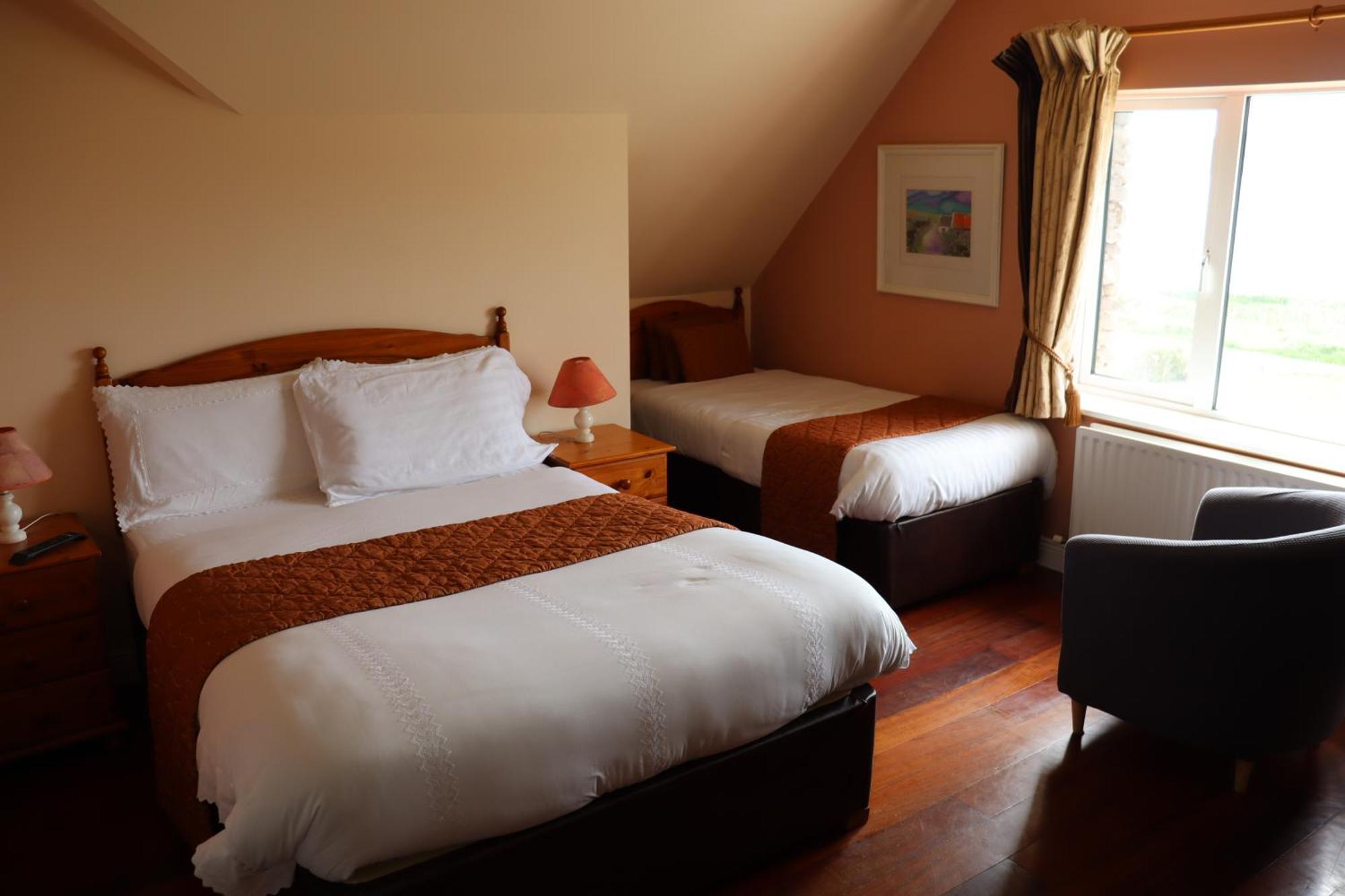 The Old Pier Guest Accommodation, Bed Only, No Breakfast Ballydavid Exterior foto
